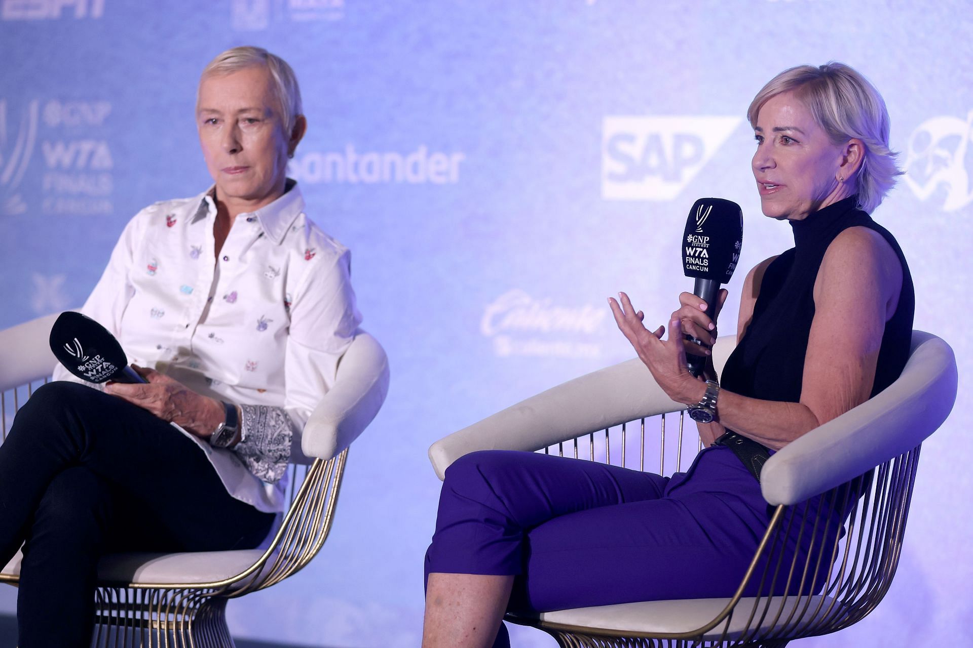 Evert and Navratilova at the 2023 WTA Finals - Day 5 - (Source: Getty)